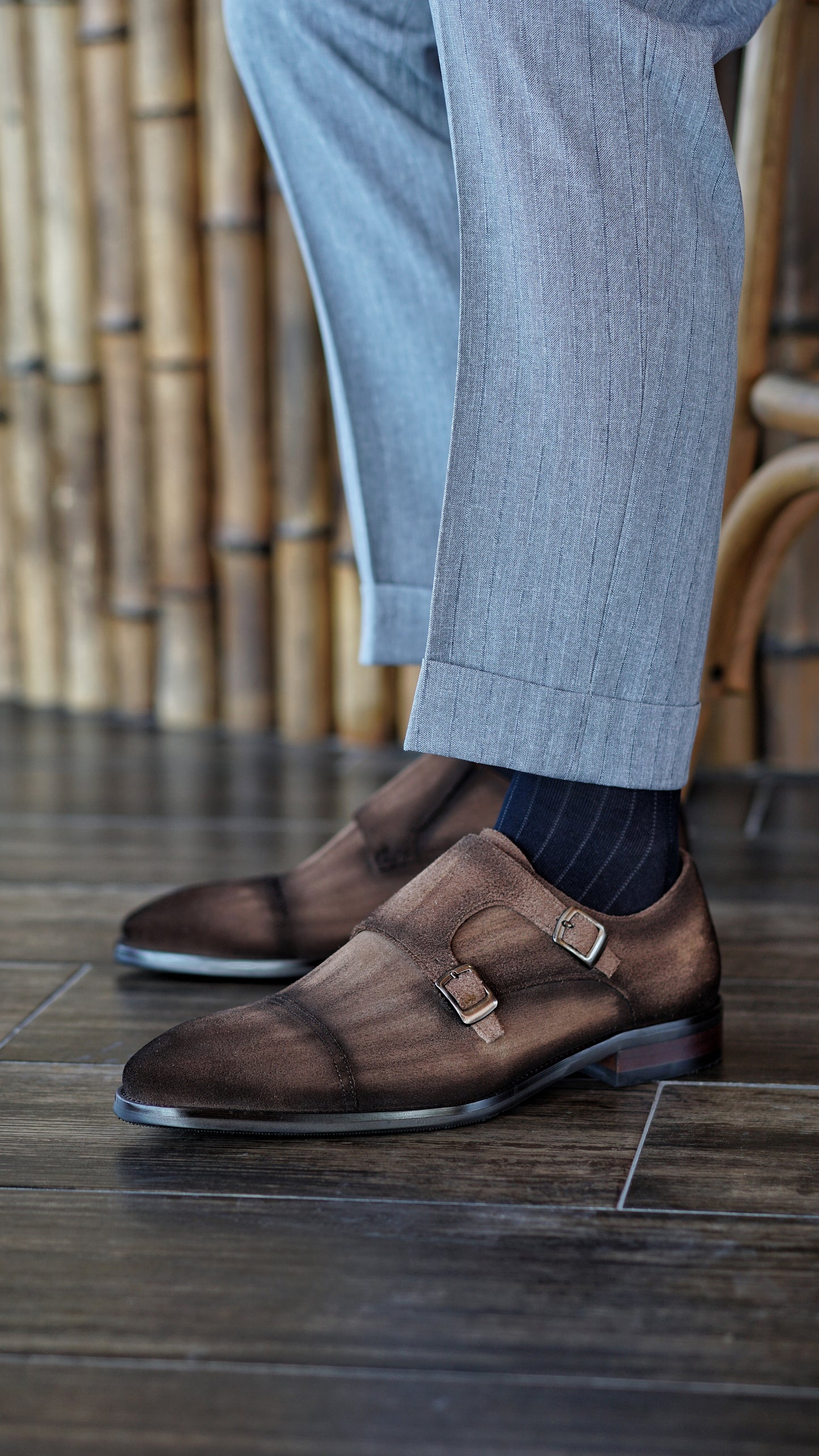 Zapatos Moncks con Doble Hebilla CornideModa: Distinción Artesanal en Cuero Puro