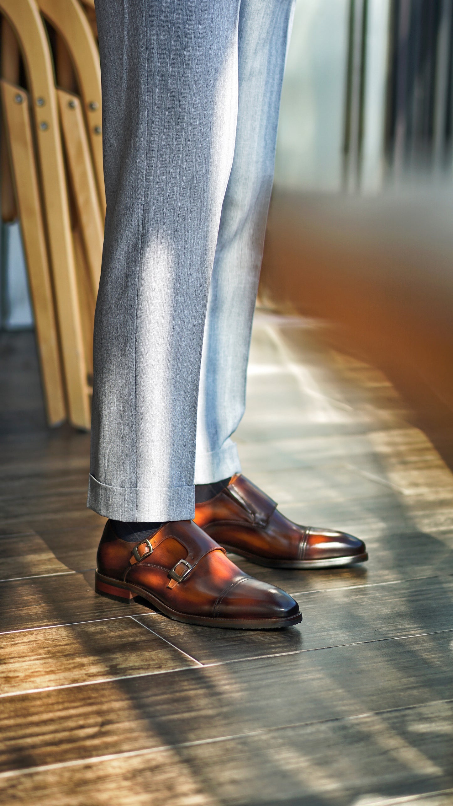 Zapatos Moncks con Doble Hebilla CornideModa: Distinción Artesanal en Cuero Puro