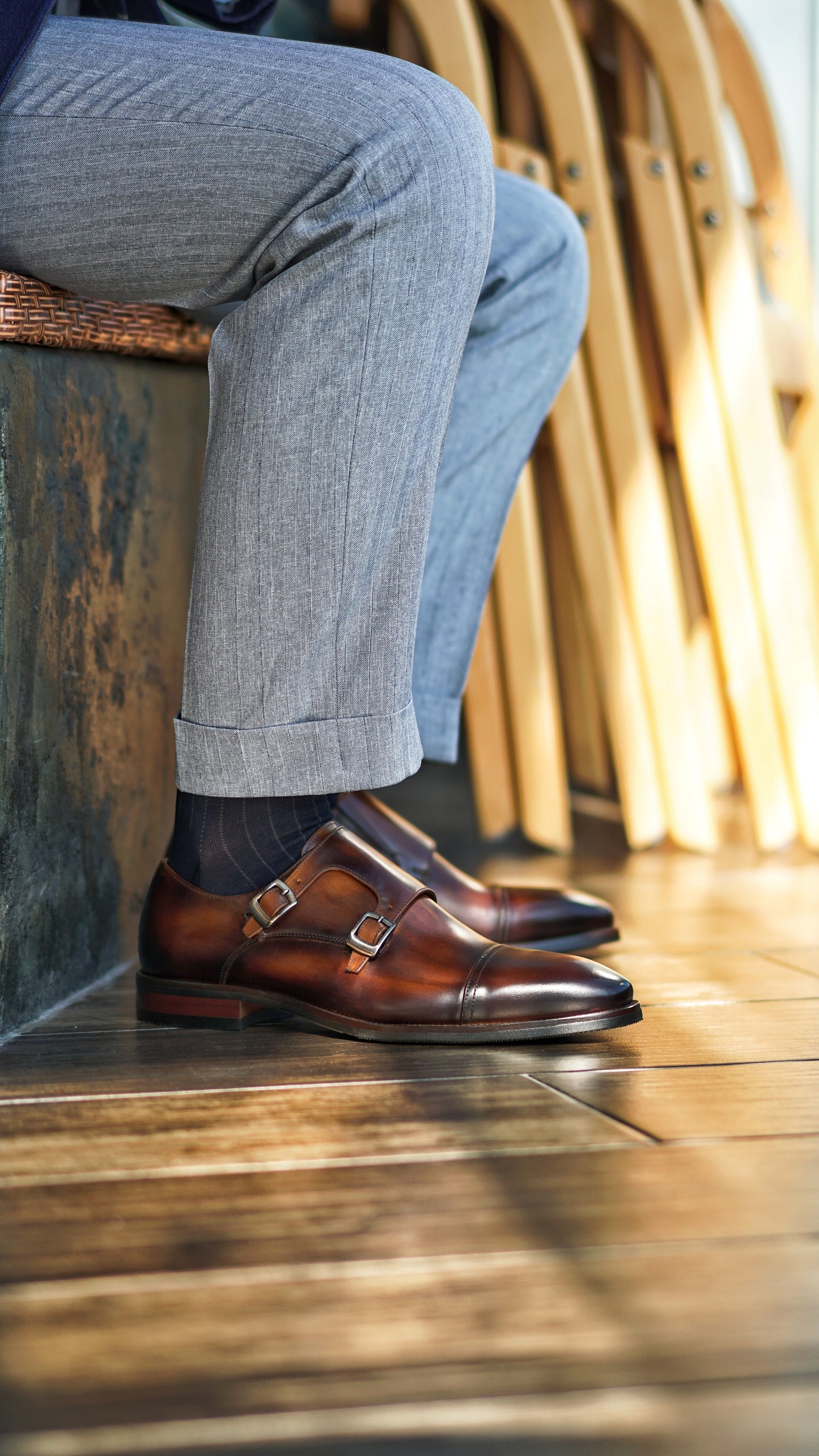 Zapatos Moncks con Doble Hebilla CornideModa: Distinción Artesanal en Cuero Puro