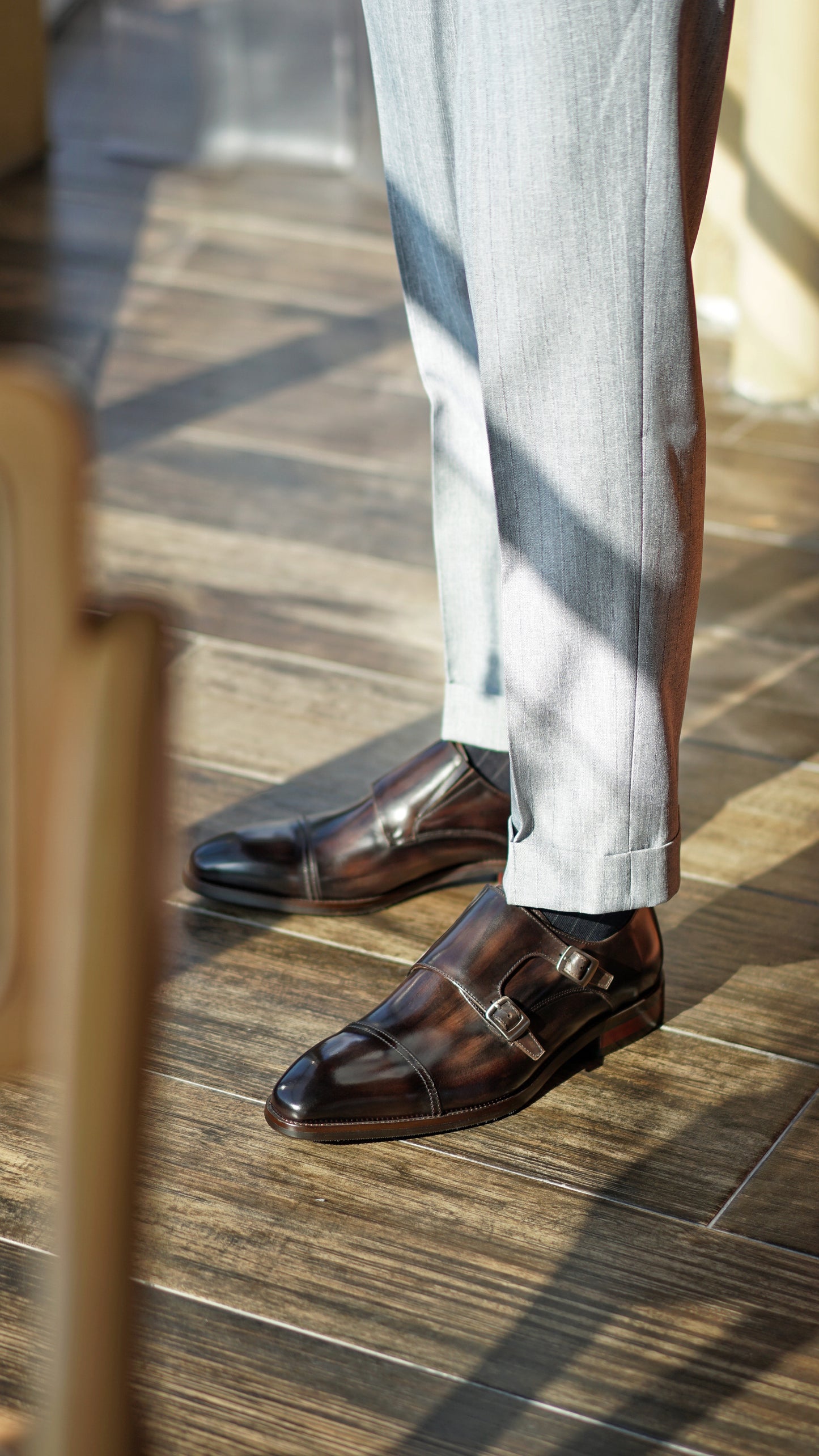 Zapatos Moncks con Doble Hebilla CornideModa: Distinción Artesanal en Cuero Puro