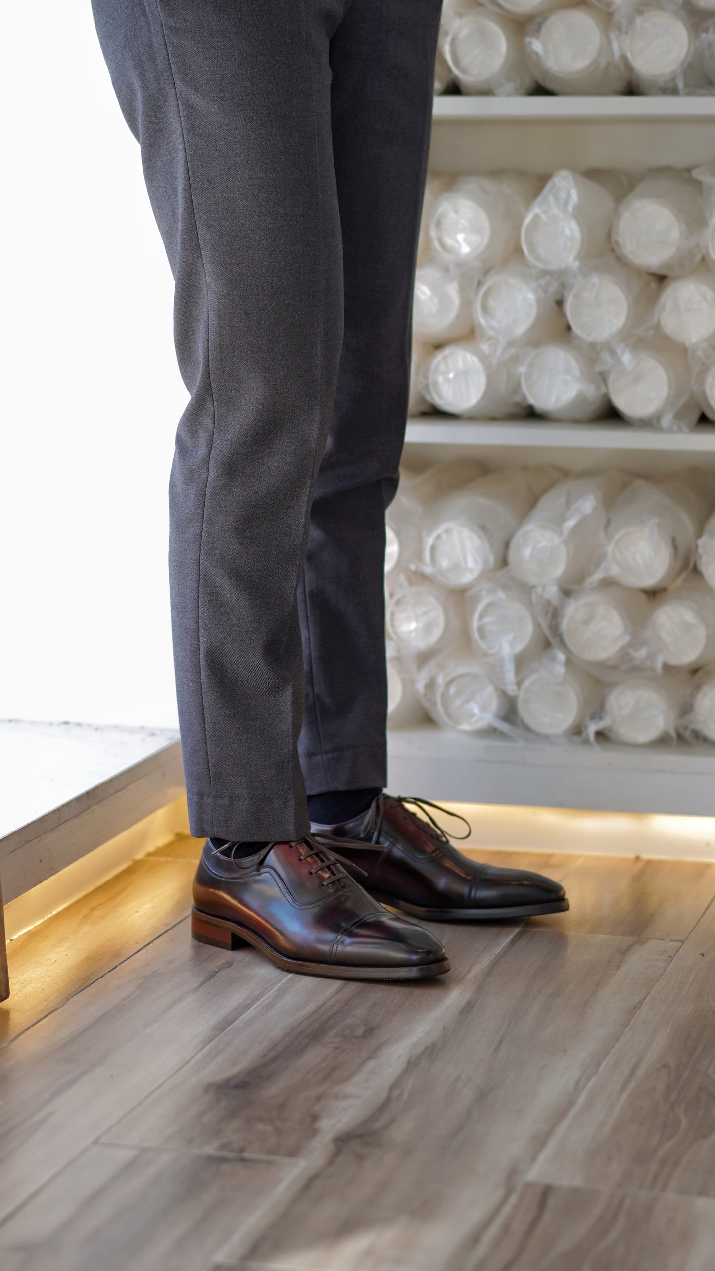 Zapatos Derby Elegance CornideModa: Refinamiento Artesanal en Cuero Auténtico