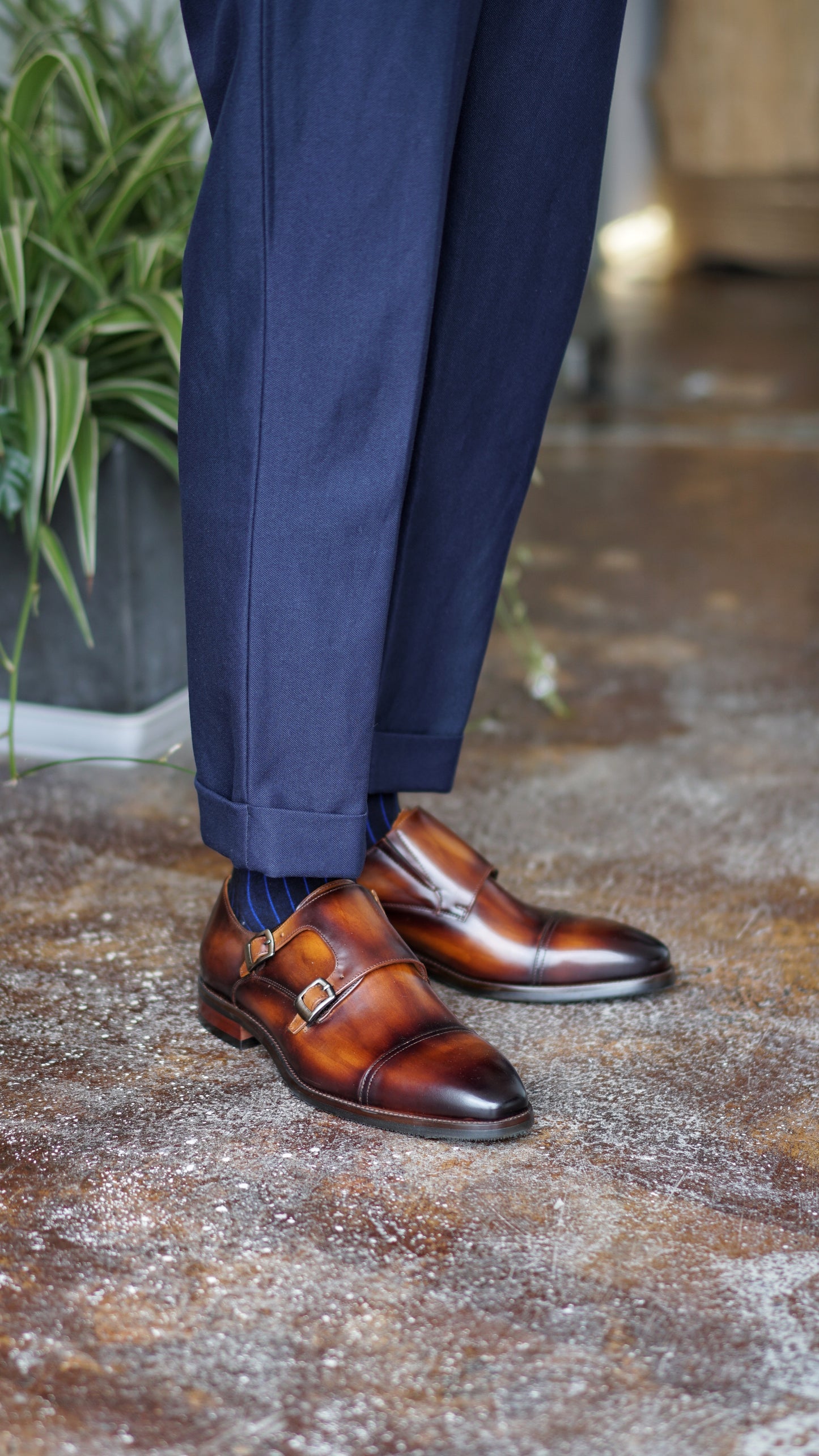 Zapatos Moncks con Doble Hebilla CornideModa: Distinción Artesanal en Cuero Puro