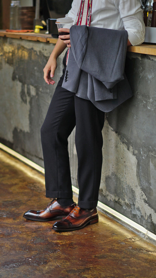 Zapatos Derby Elegance CornideModa: Estilo Artesanal en Cuero Auténtico